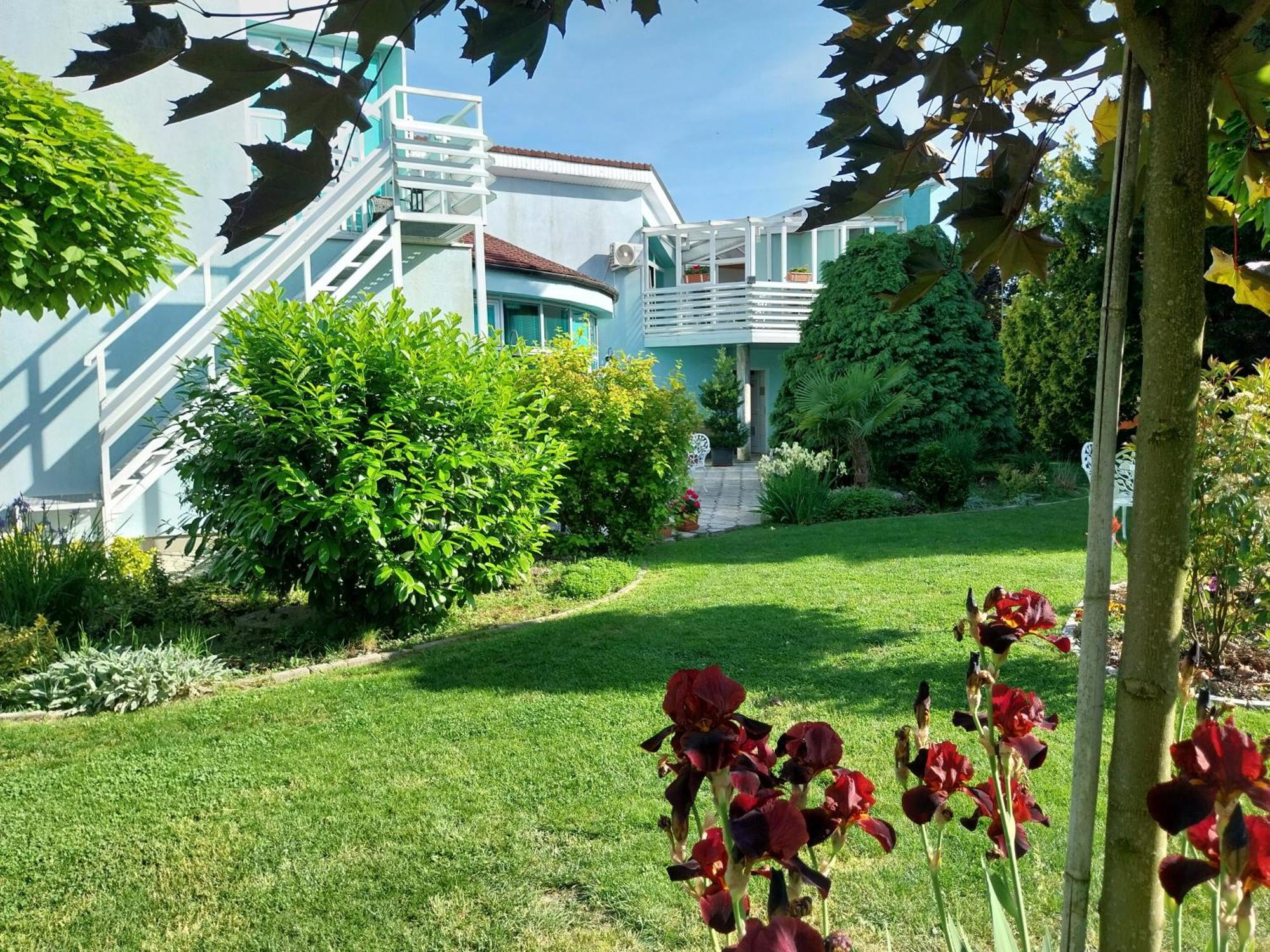 Cozy Rooms In Wine Town - Modra Exterior photo